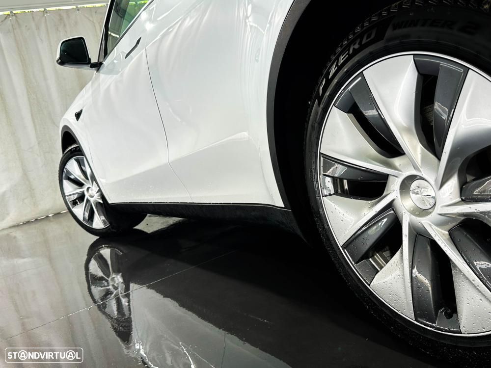 Tesla Model Y Long Range Dual Motor AWD - 8