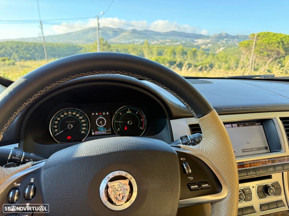 Jaguar XF Sportbrake 2.2 - 13