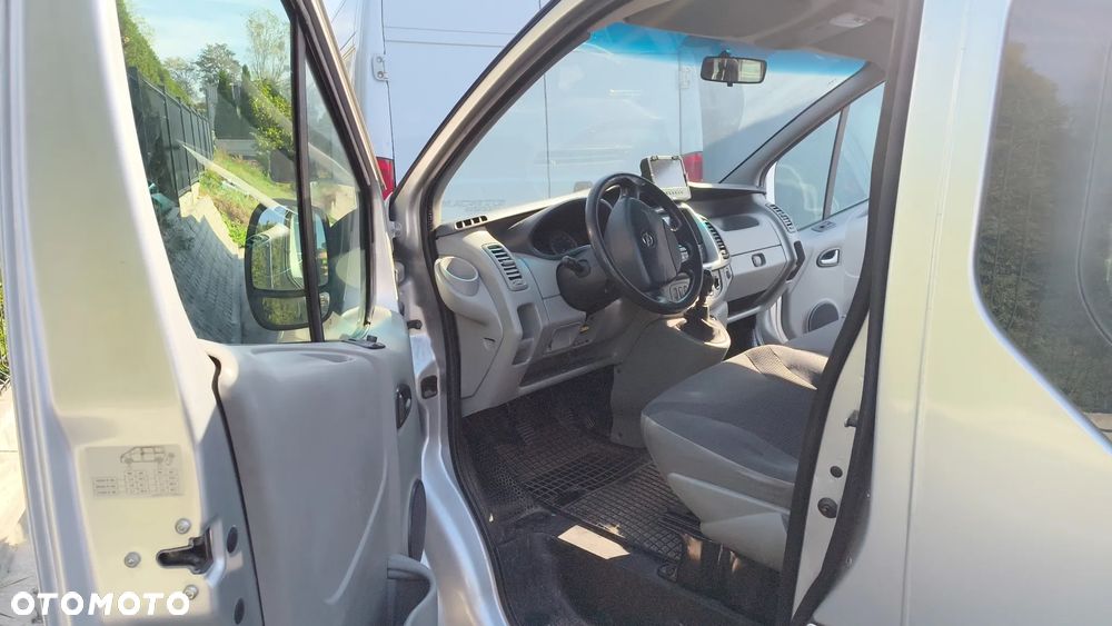Opel Vivaro 2011 photo 3