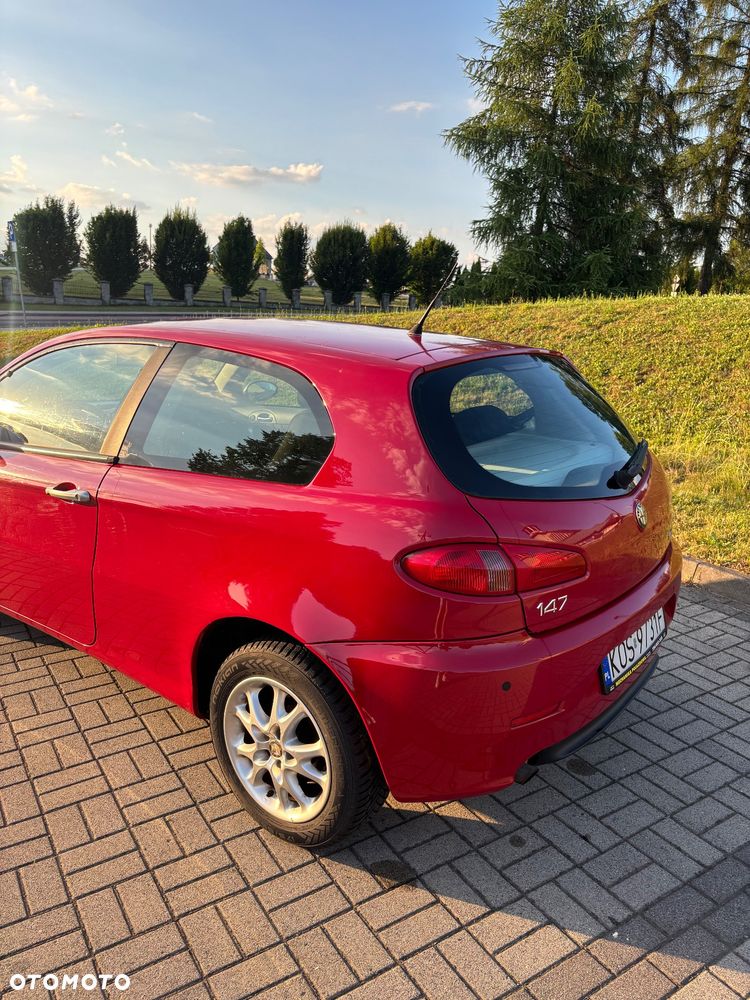 Alfa Romeo 147 1.6 Twin Spark Distinctive - 4