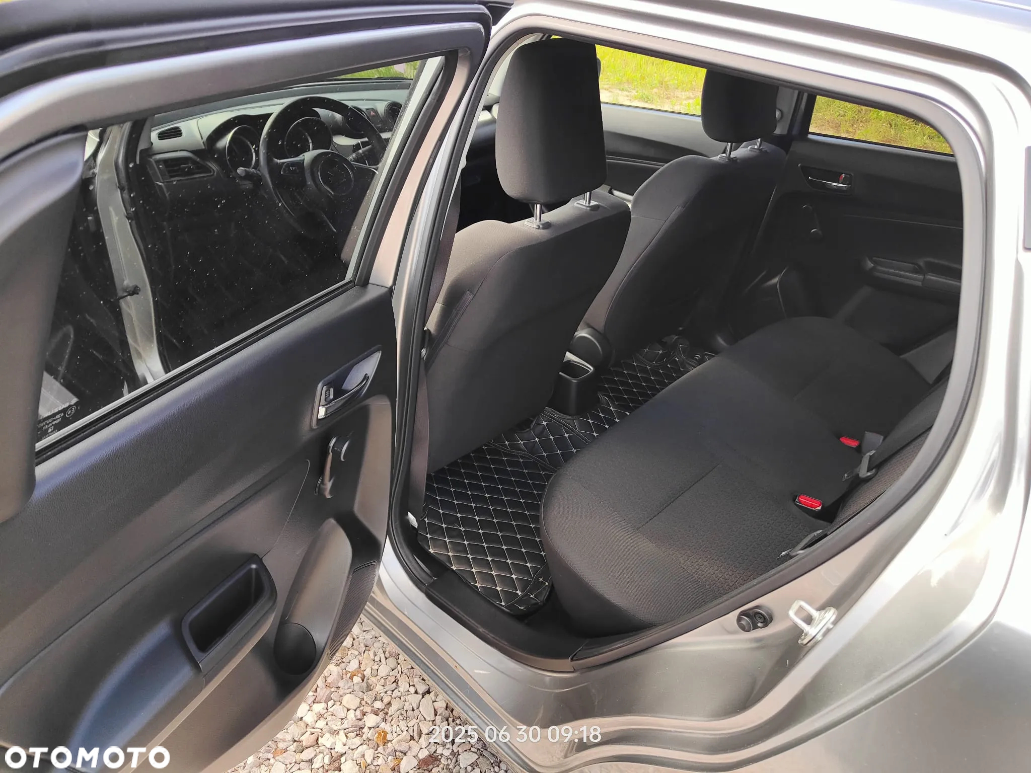 Suzuki Swift 1.2 Premium Plus CVT - 8
