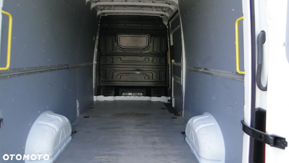 Volkswagen CRAFTER - 11