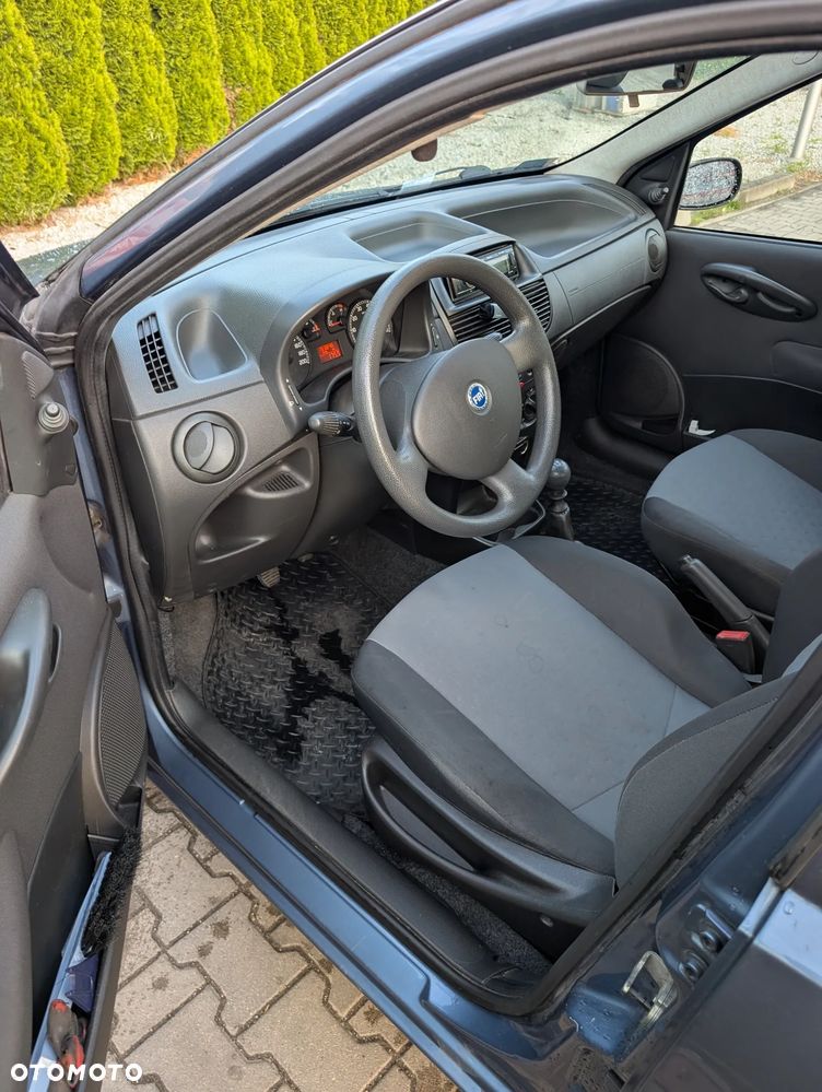 Fiat Punto 1.2 8V Active - 10