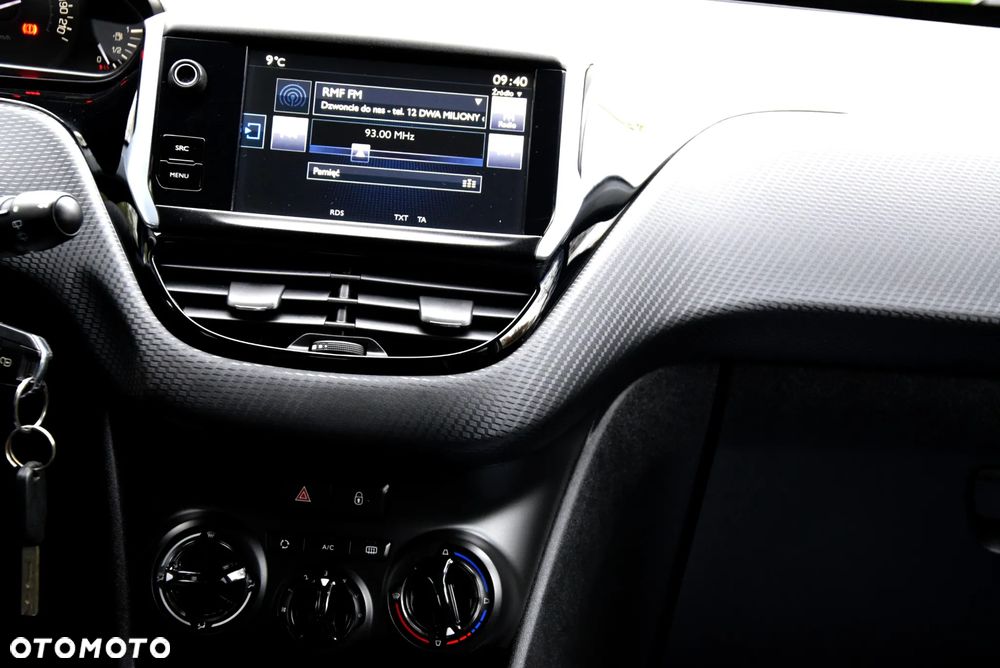 Peugeot 2008 1.2 Pure Tech Allure S&S - 23