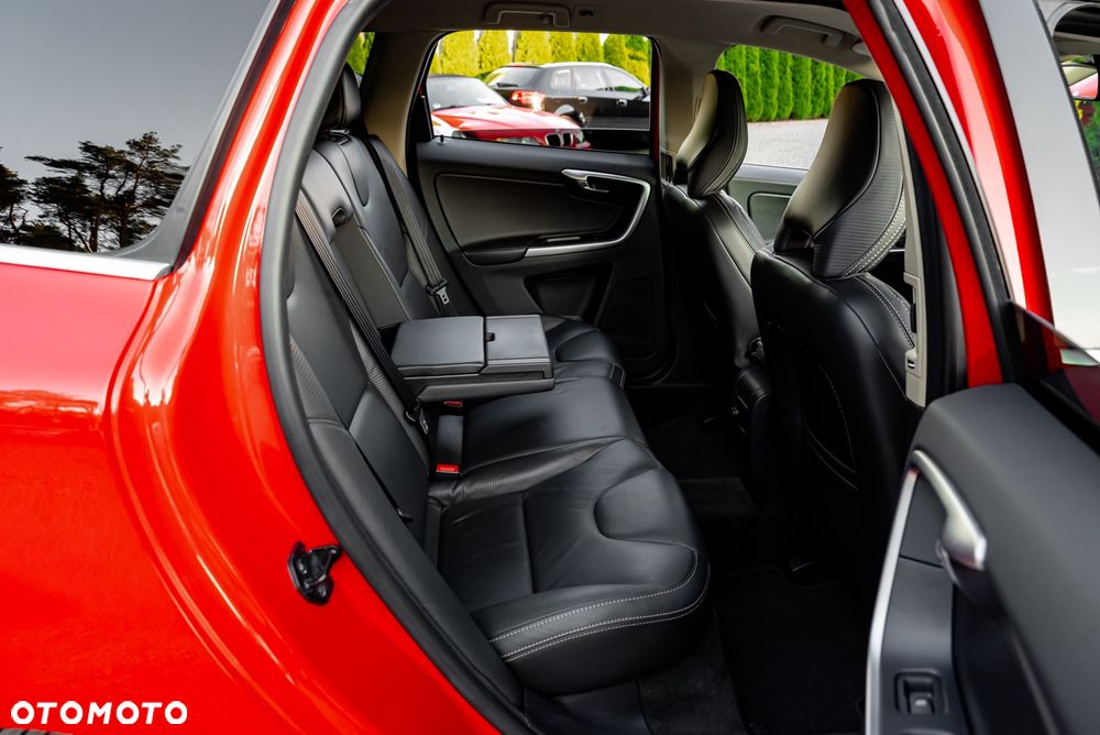 Volvo XC 60 D3 AWD R Design - 23