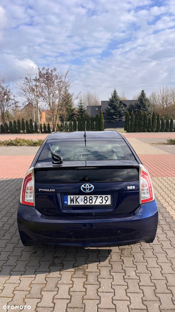 Toyota Prius (Hybrid) - 4