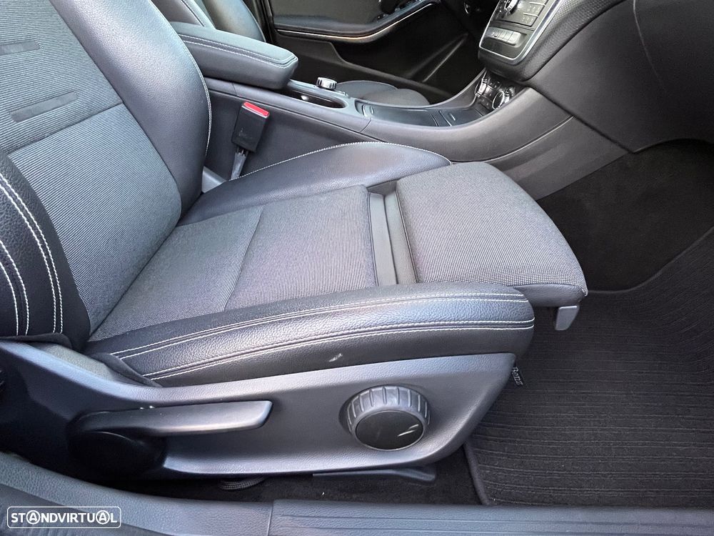 Mercedes-Benz A 180 d AMG Line Aut. - 31