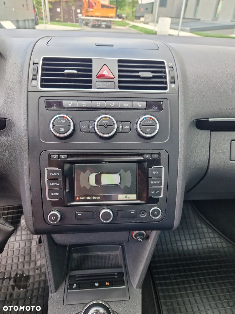 Volkswagen Touran - 18