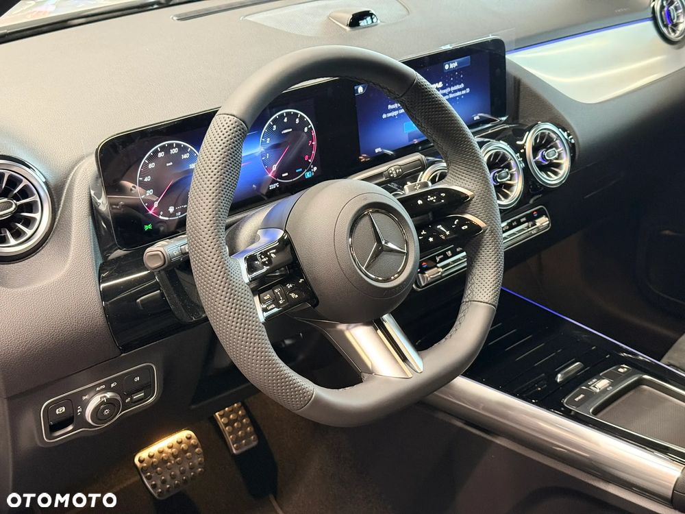 Mercedes-Benz GLA - 21