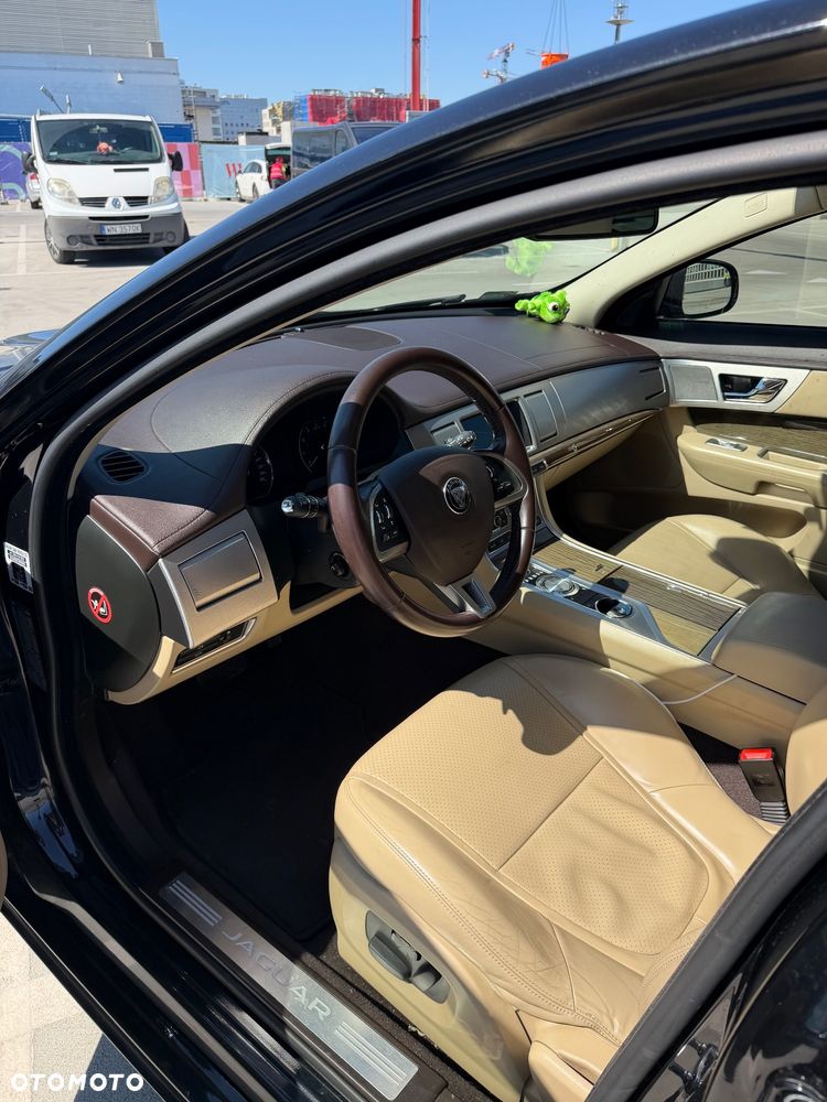 Jaguar XF 3.0 T AWD Premium Luxury - 10