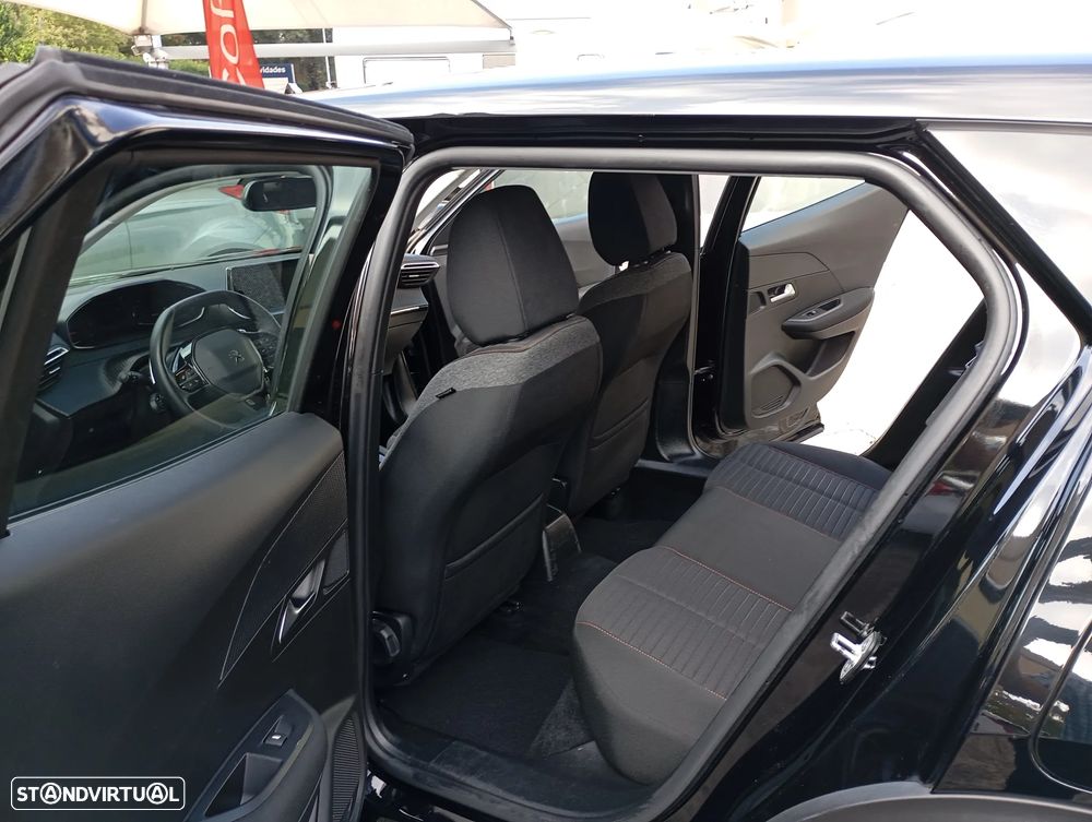 Peugeot 2008 1.2 PureTech Active Pack EAT8 - 11