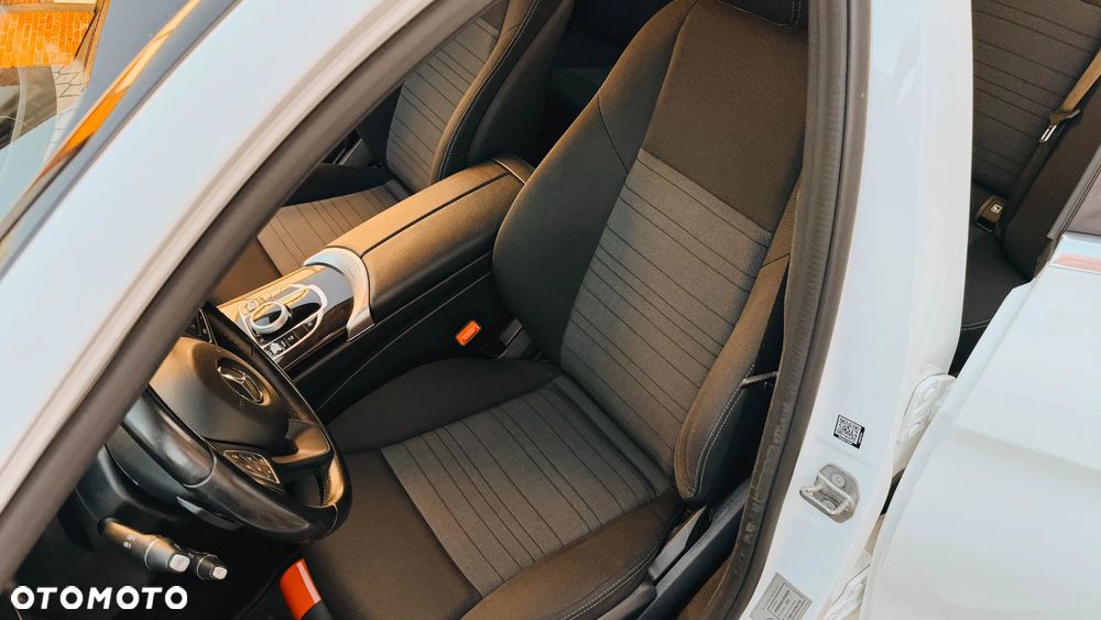 Mercedes-Benz Klasa C 200 4-Matic 7G-TRONIC - 28