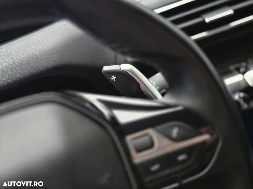 Peugeot 3008 1.2 PureTech Turbo S&S EAT6 Allure - 33