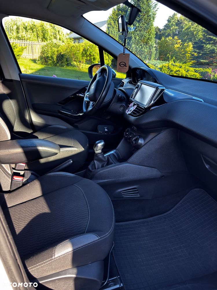 Peugeot 208 1.2 PureTech Style - 8