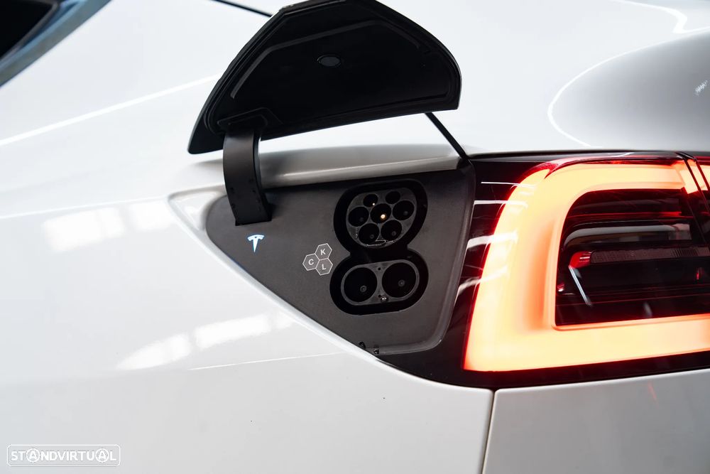 Tesla Model Y Long Range Dual Motor AWD - 16