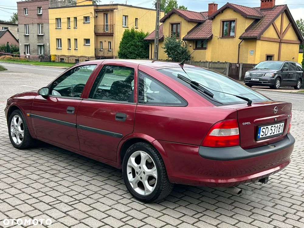 Opel Vectra 1.6 GL - 15