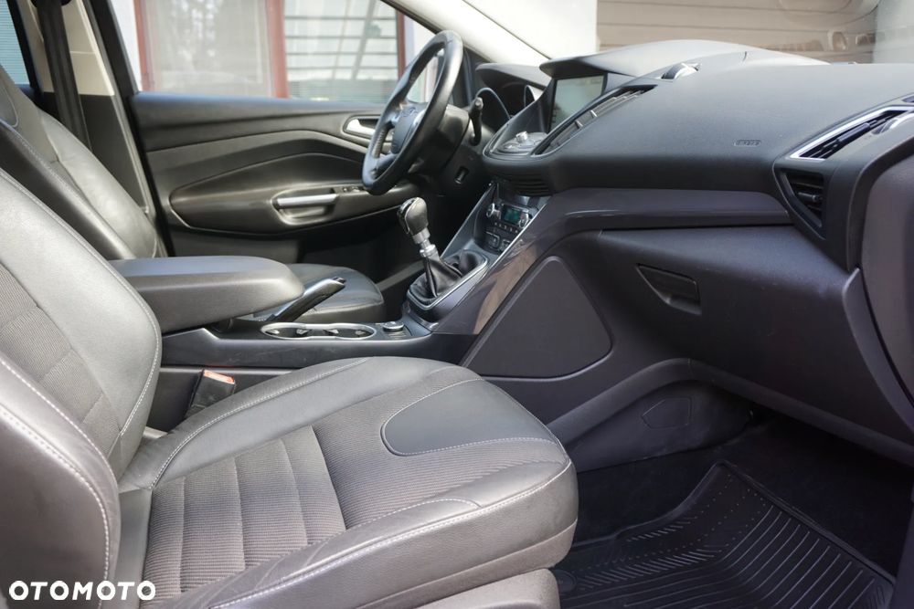 Ford Kuga 2.0 TDCi 2x4 Titanium - 16