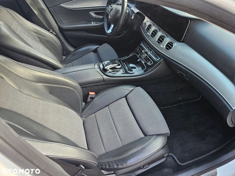 Mercedes-Benz Klasa E 220 d T 9G-TRONIC - 13