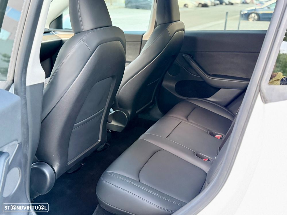 Tesla Model Y Long Range Dual Motor AWD - 29