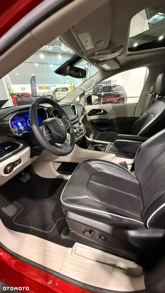 Chrysler Pacifica - 13