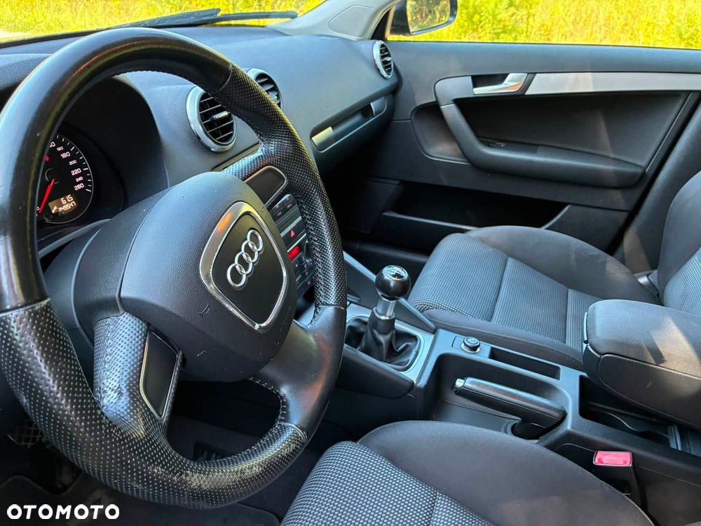 Audi A3 Sportback 1.8 TFSI Attraction - 8