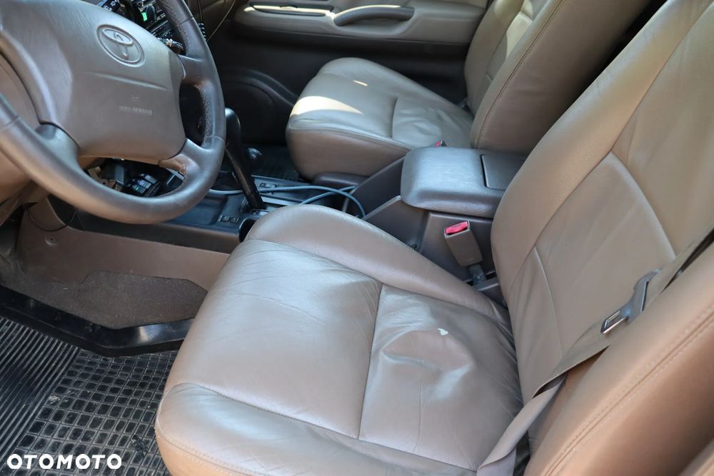 Toyota Land Cruiser - 11