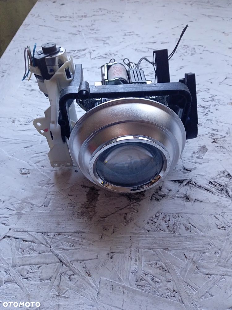 1305310245 SOCZEWKA PRAWEJ LAMPY BI XENON AUDI A4 B7 - 1