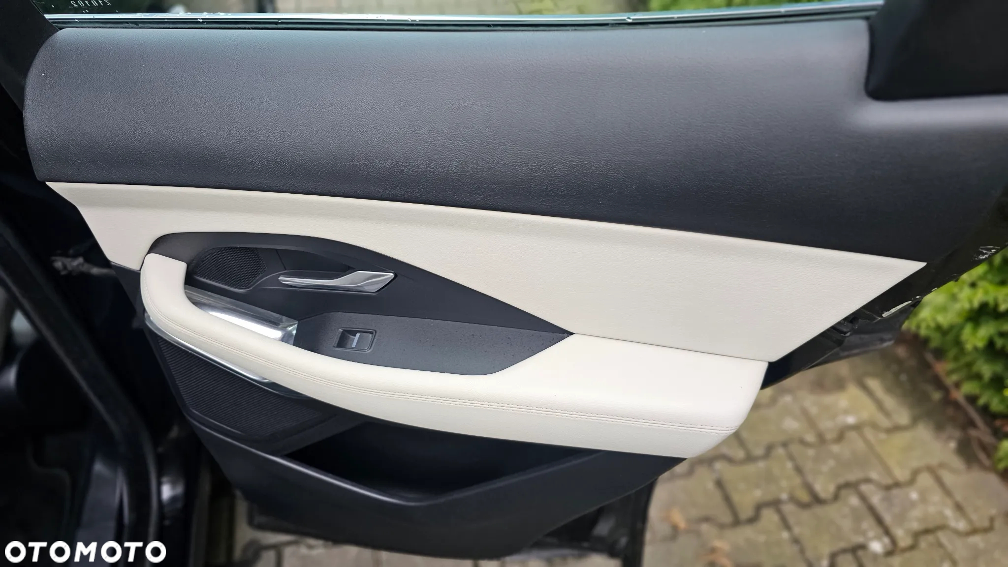 Jaguar E-Pace 2.0 i4D AWD R-Dynamic S - 22