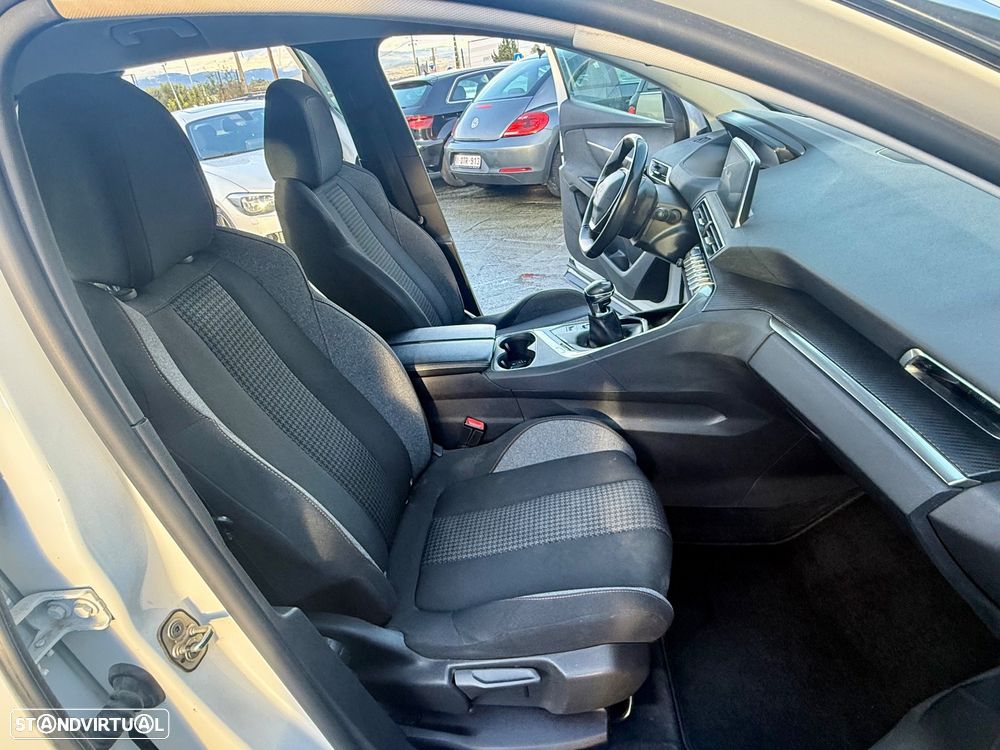 Peugeot 3008 1.5 BlueHDi GT - 29