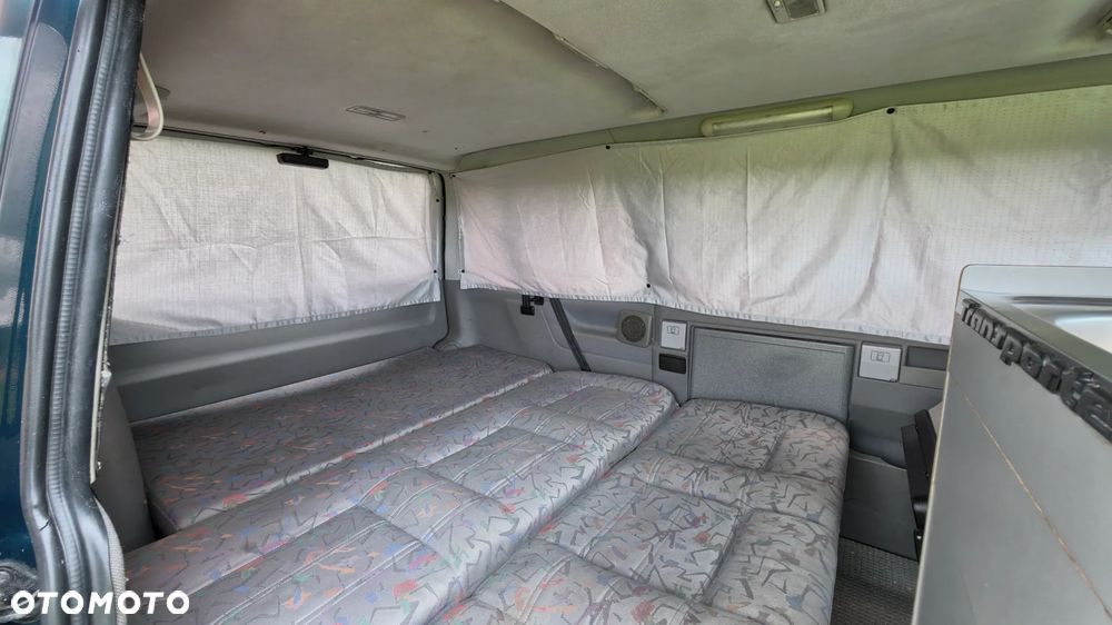 Volkswagen Multivan - 9