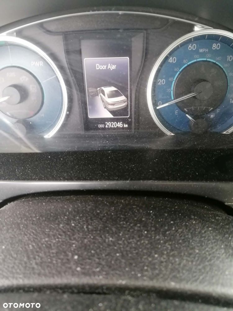 Toyota Camry 2.5 Hybrid LE - 14