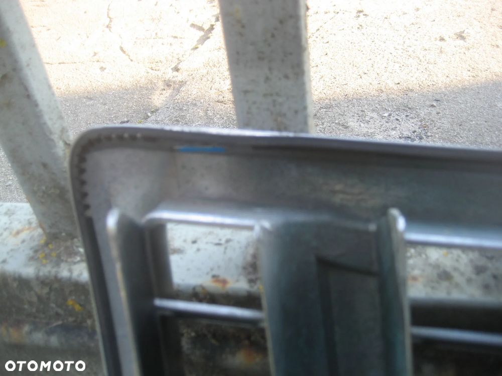 TOYOTA LAND CRUISER 120 ATRAPA grill - 9