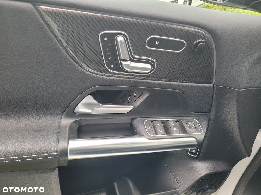 Mercedes-Benz Klasa B 220 d 4-Matic AMG Line 8G-DCT - 12