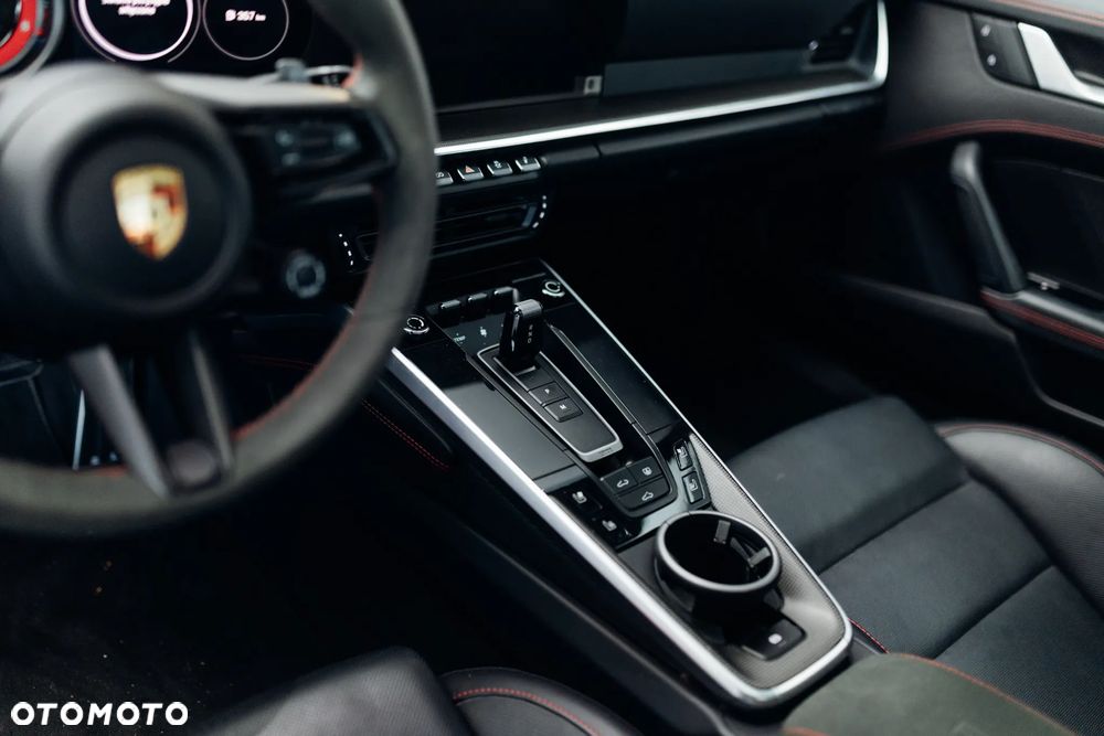 Porsche 911 Carrera 4S - 17