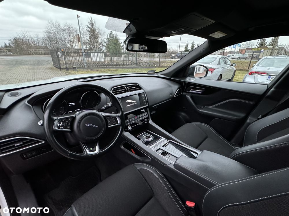 Jaguar F-Pace 2.0 i4D AWD R-Sport - 11
