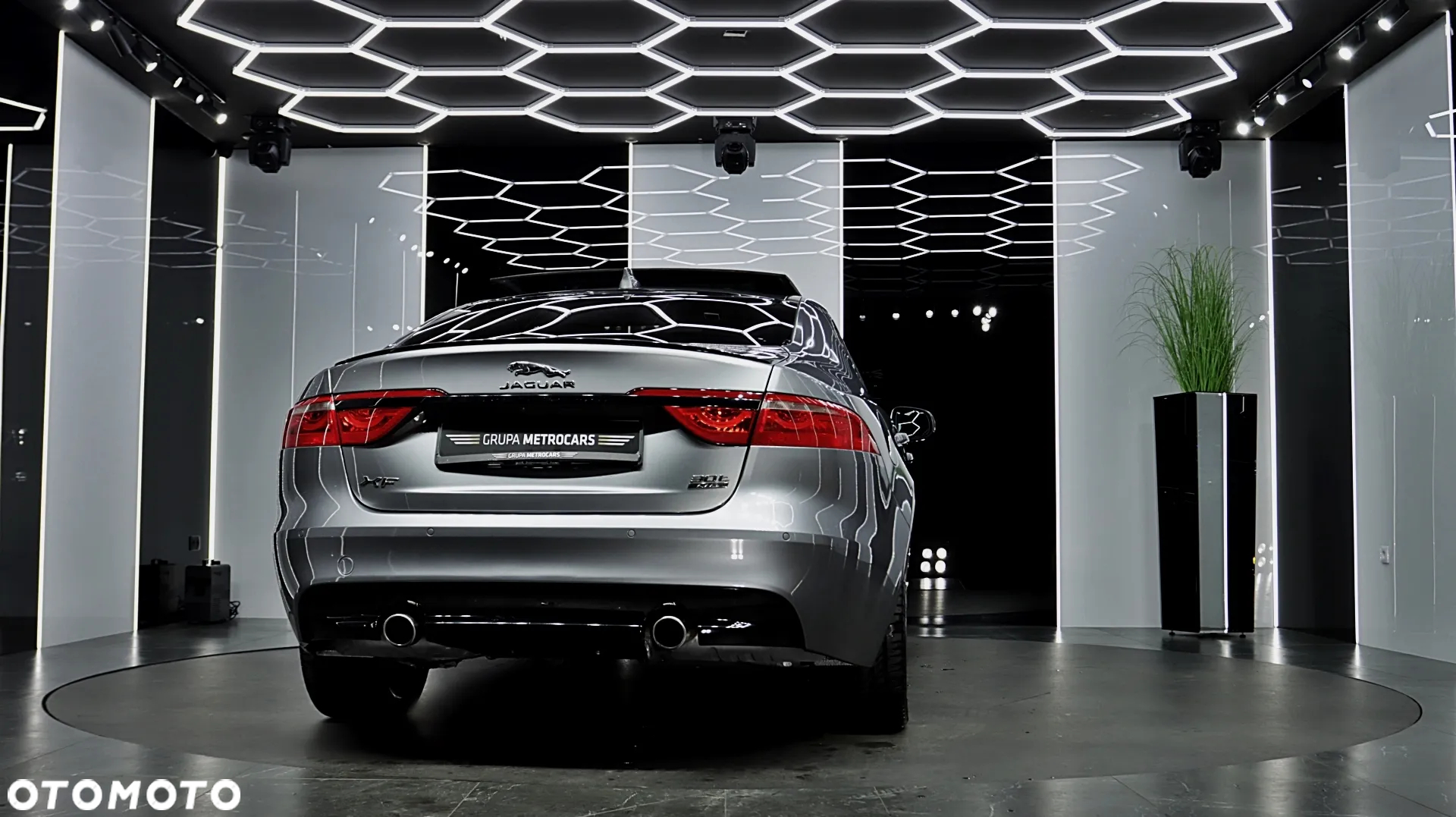 Jaguar XF 2.0 T AWD R-Sport - 8