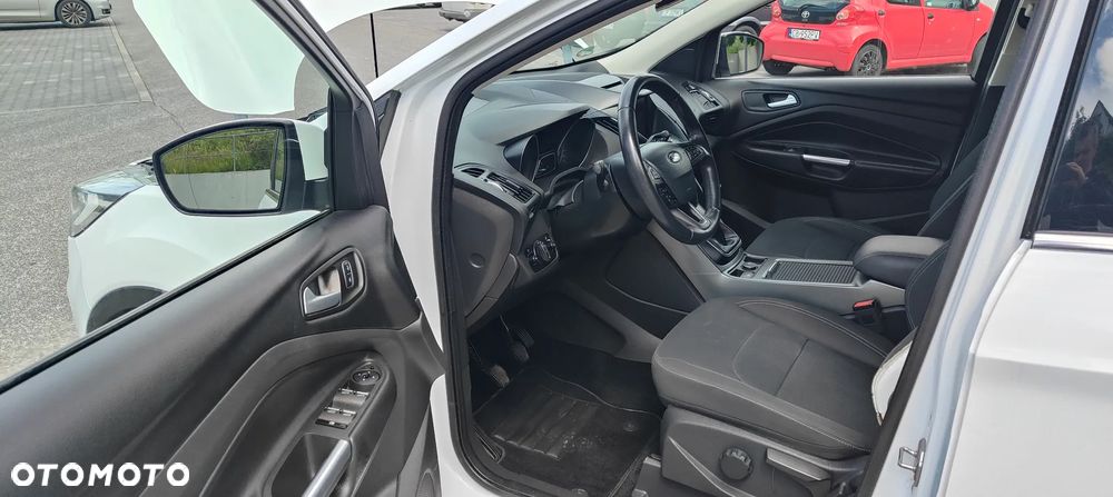 Ford Kuga 1.5 EcoBoost 2x4 Trend - 29