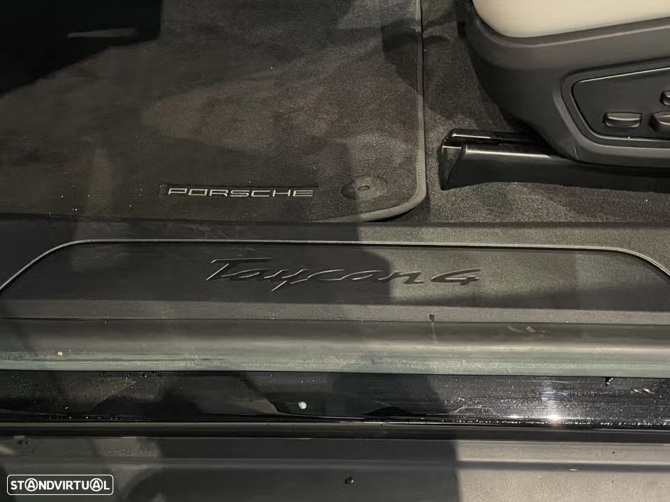 Porsche Taycan Cross Turismo 4 - 27