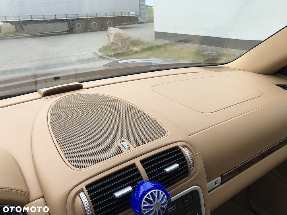Porsche Cayenne - 27