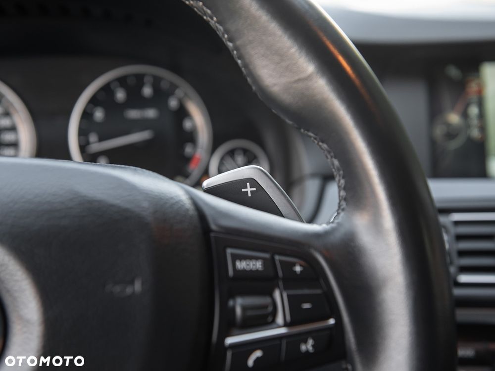 BMW Seria 5 528i xDrive Sport-Aut Luxury Line - 17