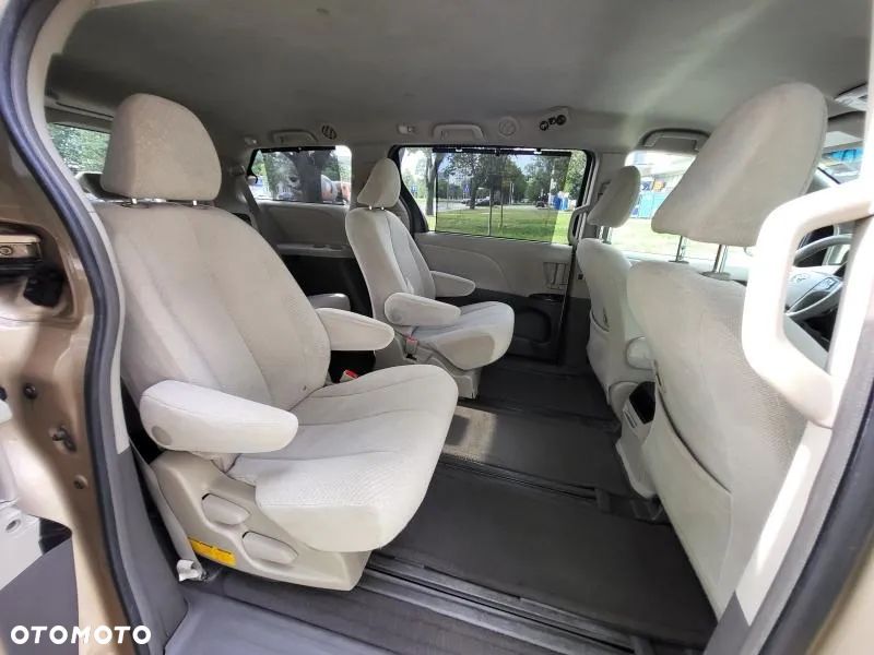 Toyota Sienna 3.5 V6 SE - 30