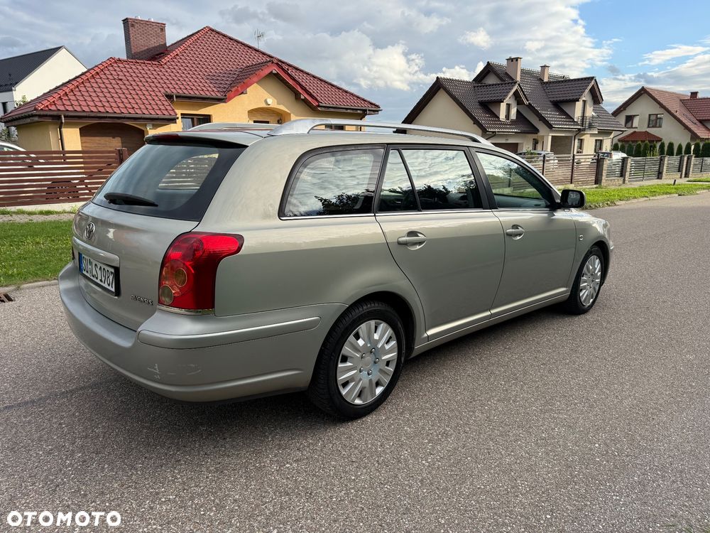 Toyota Avensis - 21