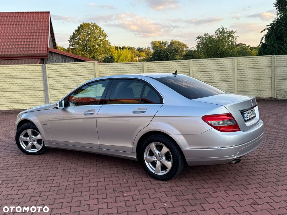 Mercedes-Benz Klasa C 180 CGI Automatik BlueEFFICIENCY Avantgarde - 22