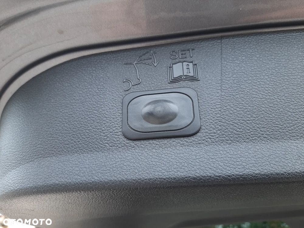 Ford Kuga 2.0 TDCi 2x4 Titanium - 27