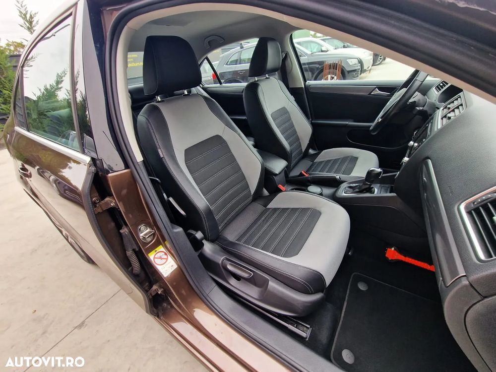 Volkswagen Jetta 1.6 TDI DSG Blue Motion Technology Life - 12