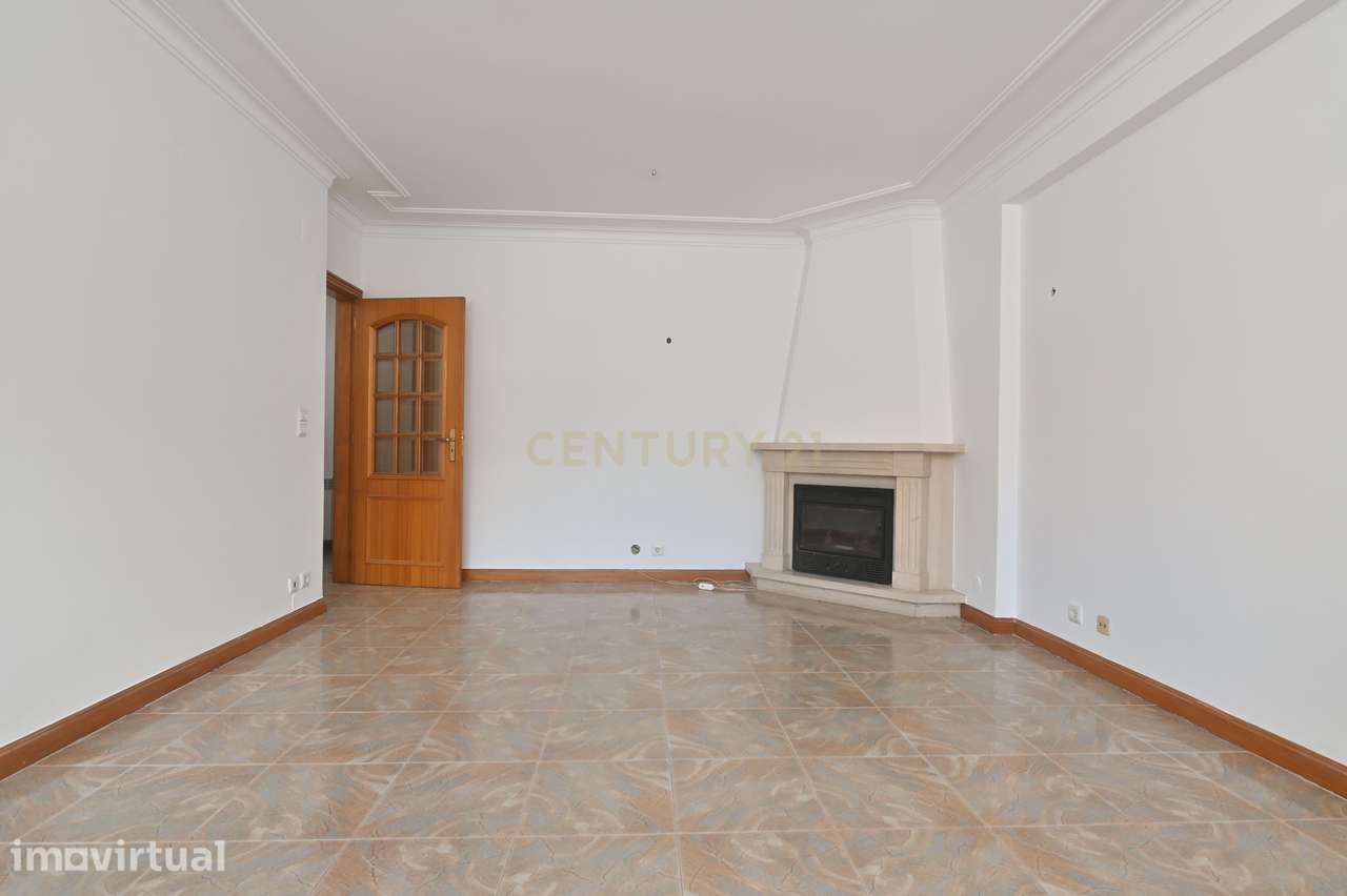 Apartamento T2 com garagem à venda no Arneiro freguesia de Carcavelos - Grande imagem: 4/23