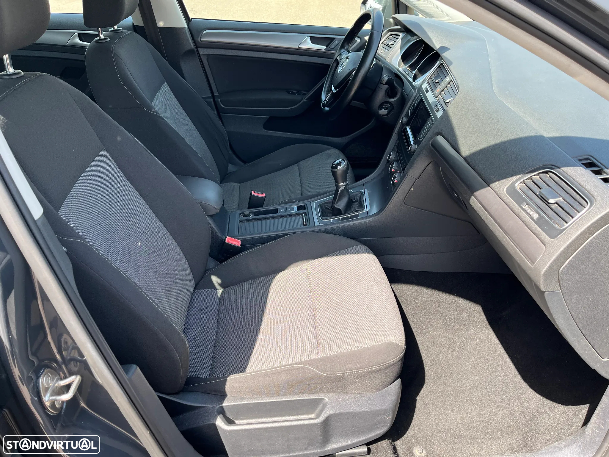 VW Golf 1.6 TDi BlueMotion Confortline - 21