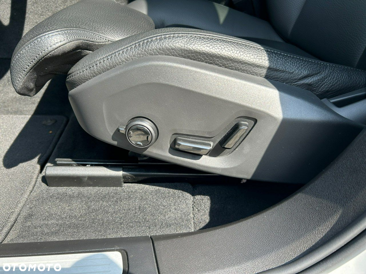 Volvo XC 60 B4 B Plus Dark - 19