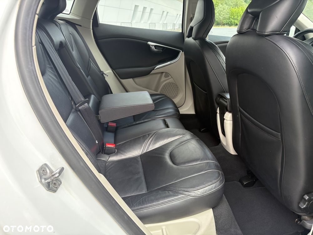 Volvo V40 D2 Summum - 25