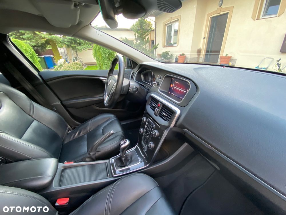 Volvo V40 D2 Momentum - 23